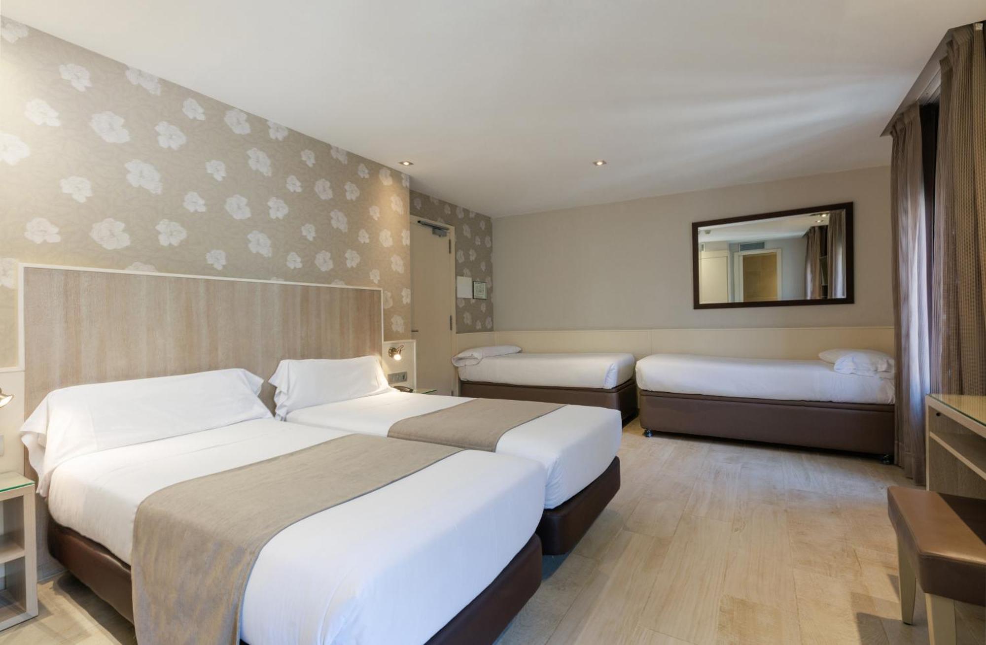 โฮเต็ล ซานต้า มาร์ทา Hotel บาร์เซโลนา ภายนอก รูปภาพ
