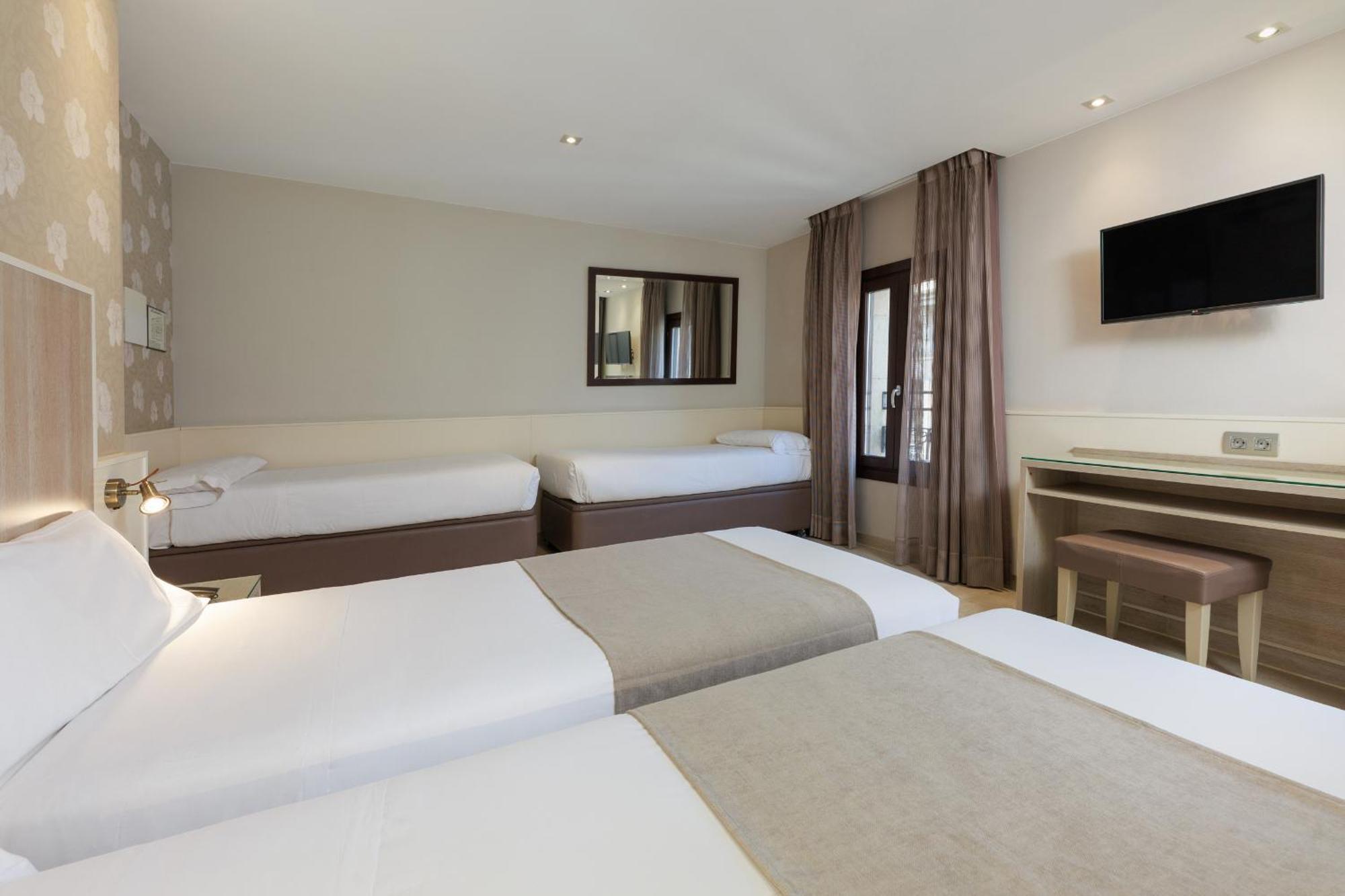 โฮเต็ล ซานต้า มาร์ทา Hotel บาร์เซโลนา ภายนอก รูปภาพ