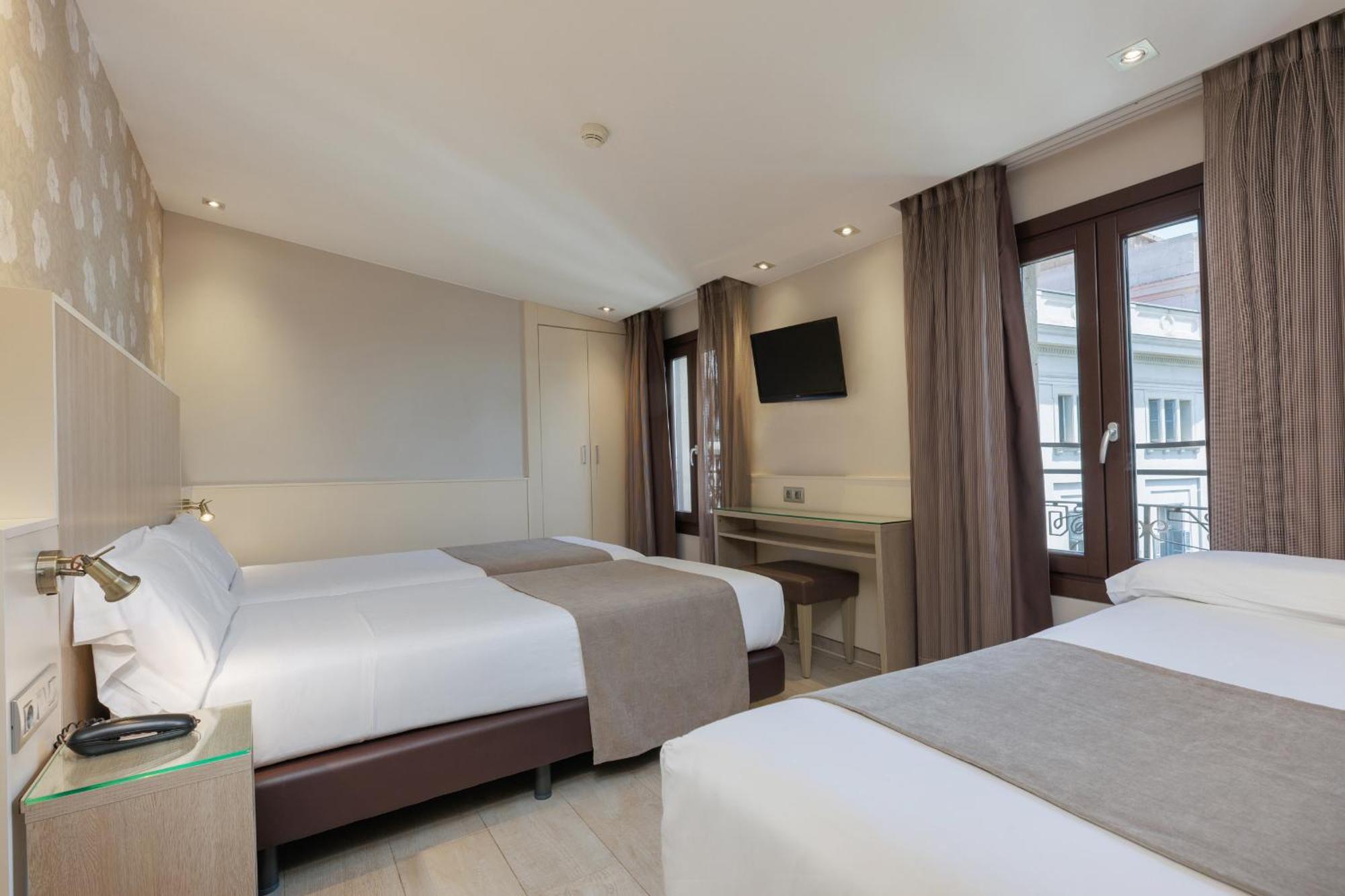 โฮเต็ล ซานต้า มาร์ทา Hotel บาร์เซโลนา ภายนอก รูปภาพ