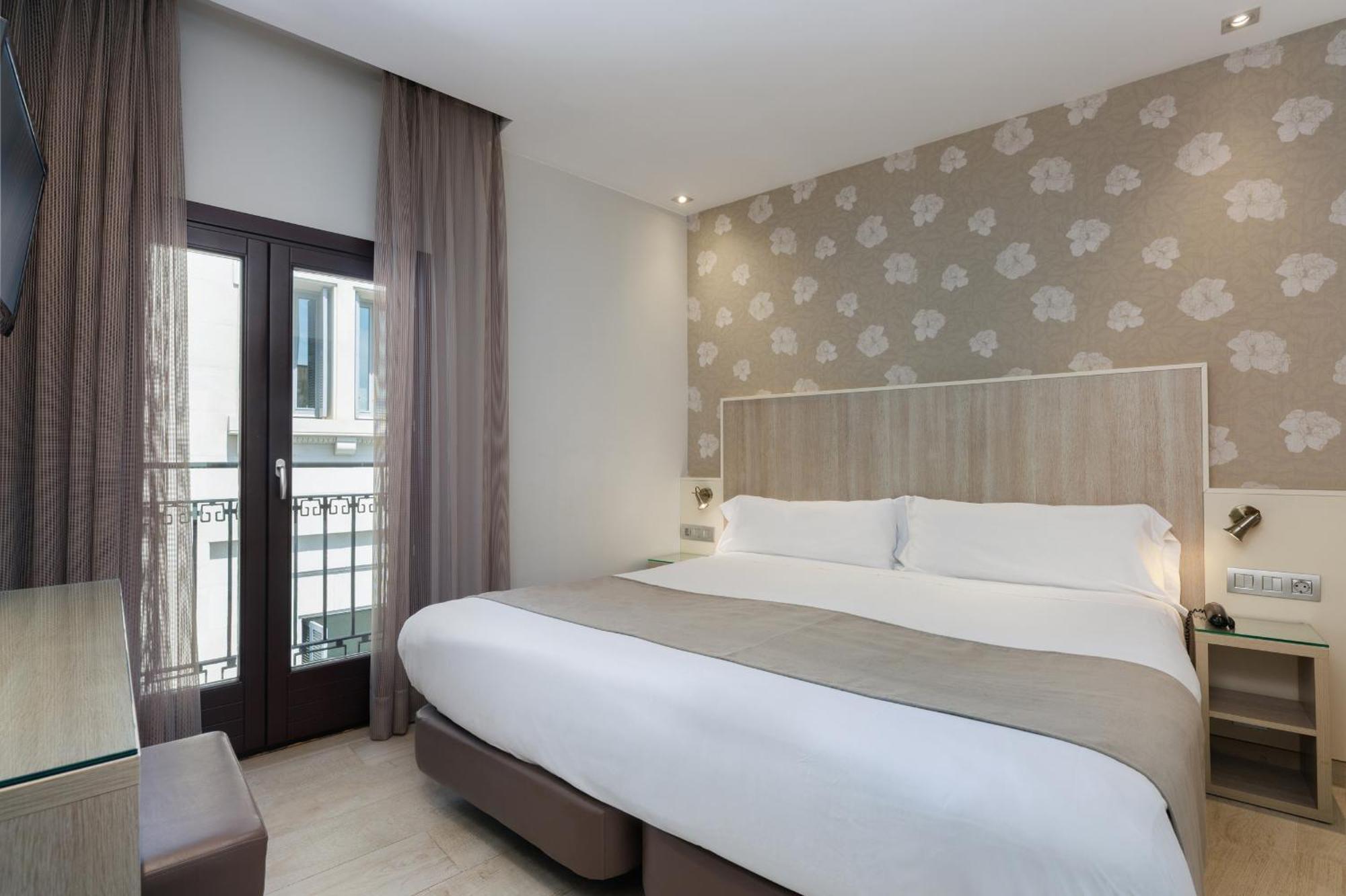โฮเต็ล ซานต้า มาร์ทา Hotel บาร์เซโลนา ภายนอก รูปภาพ