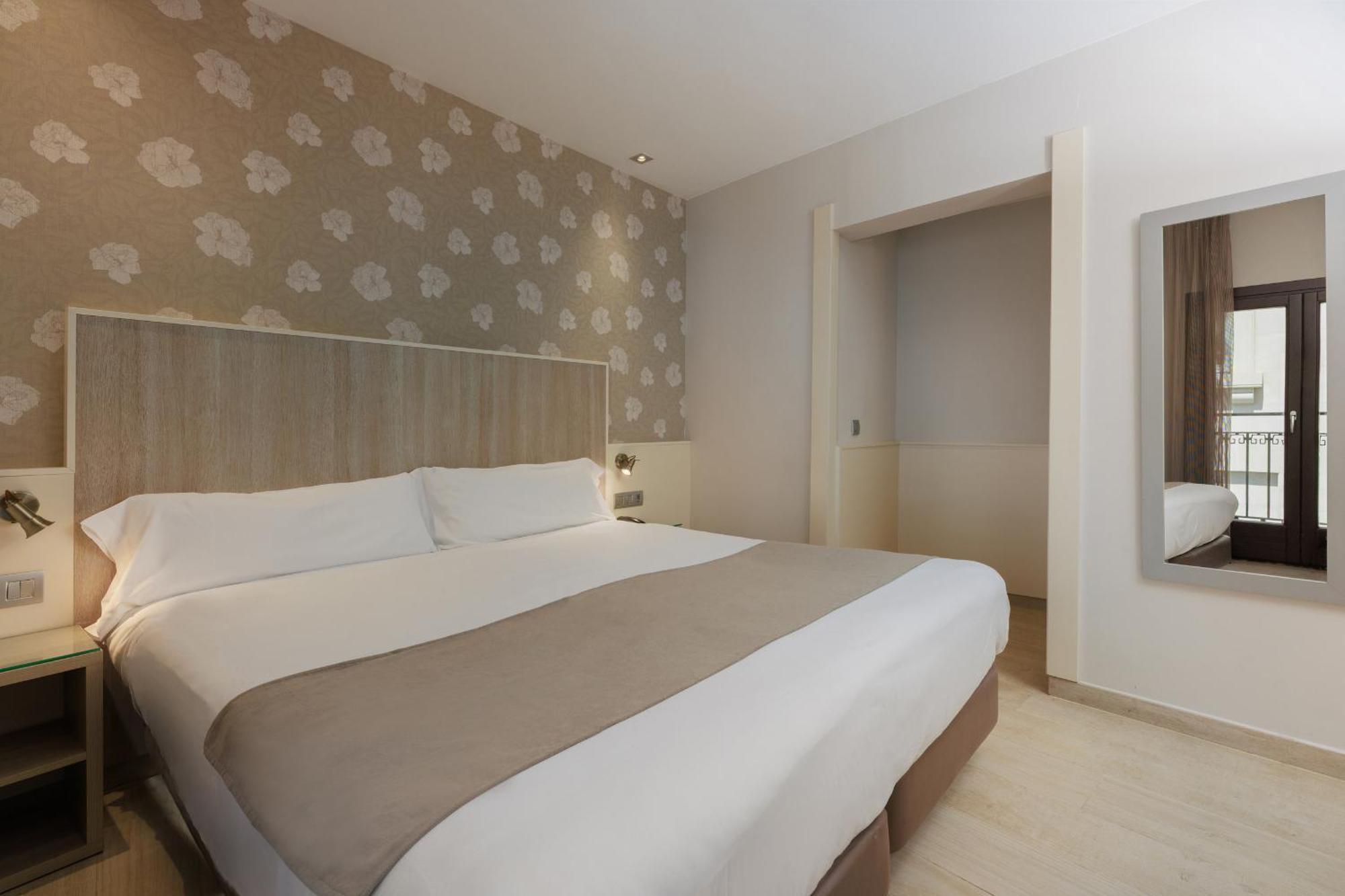 โฮเต็ล ซานต้า มาร์ทา Hotel บาร์เซโลนา ภายนอก รูปภาพ