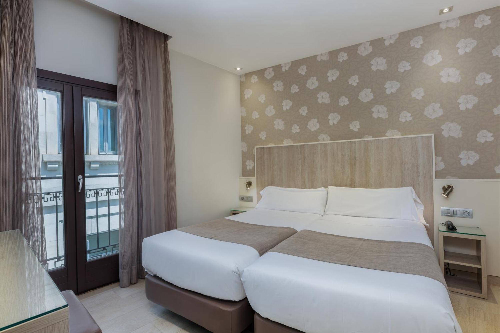 โฮเต็ล ซานต้า มาร์ทา Hotel บาร์เซโลนา ภายนอก รูปภาพ